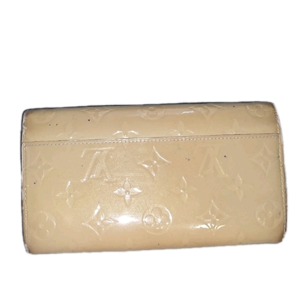 Authentic Louis Vuitton Light Yellow Vernis Monogram Long Snap Sarah Wallet - Picture 5 of 10